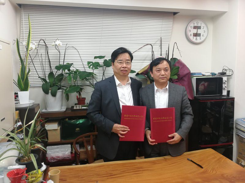 图为廖深基书记代表学校与日本黄檗文化促进会代表刘莉生签署合作框架协议